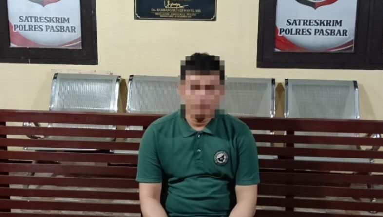 Tidak Manusiawi, Karyawan Bank BUMN Inisial MI Diduga Cabuli Anak di Bawah Umur, Akhirnya Diringkus Polres Pasbar Tidak Manusiawi, Karyawan Bank BUMN Inisial MI Diduga Cabuli Anak di Bawah Umur, Akhirnya Diringkus Polres Pasbar