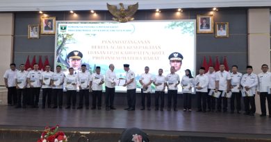 Bupati Pasaman Barat, Bersama Kepala Daerah Se Sumatera Barat Tandatangan Komikmen LP2B
